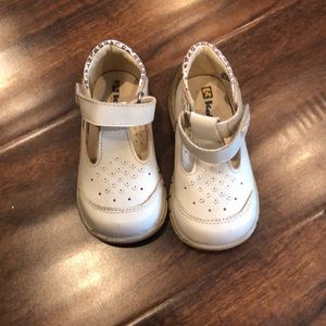 Tan kone shoes for toddlers